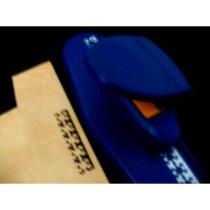 Fiskars Edge Paper Punch –Flowers Border